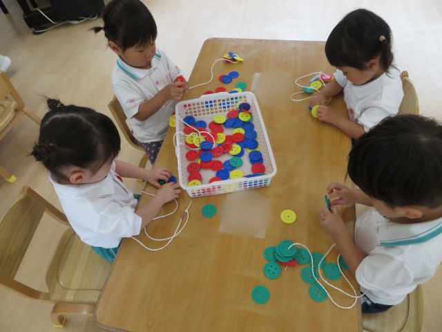 2歳児ひよこ組　手先を使った遊び＆泥んこ遊び