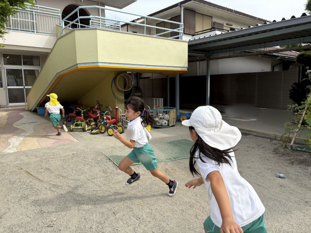 体と頭を使って鬼ごっこ！