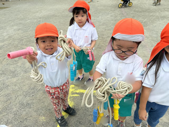 2歳児ひよこ組　しっぽ取りゲームをしたよ！