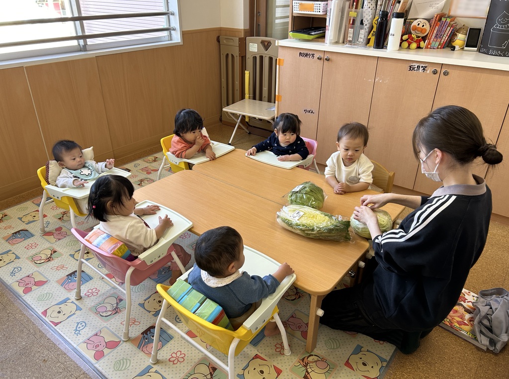 0歳児いちご組　10月～11月食育の様子です♡