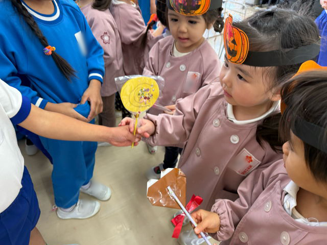 2歳児ひよこ組　ハロウィンパーティをしたよ♪