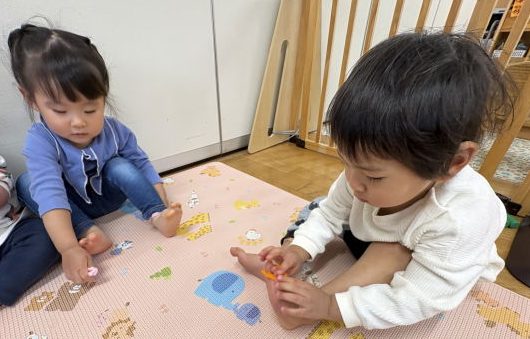 1歳児たまご組　指先の力パワーアップ！！